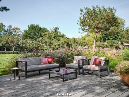 Diphano Landscape lounge chair with teak arms Aluminium Lava Frame All Weather Brown Mêlé Fabric Armrests in Natural Teak.