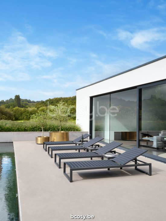 Diphano Metris Ligbed met wielen Aluminium Lava Frame Stof dubbele laag Textyleen Zwart.