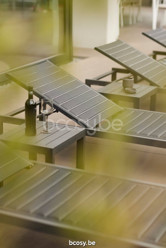 Diphano Metris Bain de soleil à roulettes Cadre Aluminium Lava Tissu double couche de Textylène noir.