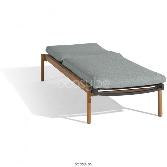 Diphano Newport Bain de soleil avec accoudoir en teck Cadre Aluminium Lava Tissu Batyline Noir Accoudoirs en Teck naturel.