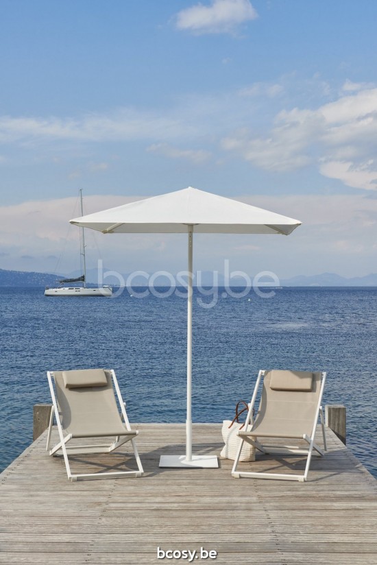 Diphano Alexa chaise de plage pliante Cadre Aluminium blanc Tissu simple couche de Textylène couleur sable.