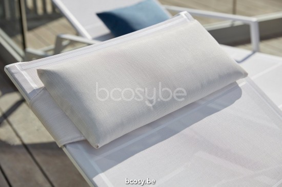 Diphano Selecta sun beds loungers with teak arms PCA White single layer Batyline White Armrests in Natural Teak.