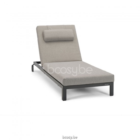 Diphano Cubic Stapelbarer Liegestuhl mit Rollen Aluminium Lava Gestell.