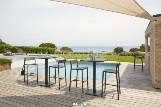 Diphano Metris table bistro haute H (72x72) Cadre Aluminium Lava.