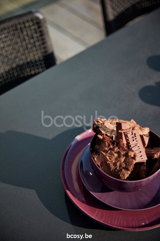 Diphano Selecta tuintafel 226x90 Aluminium Lava Frame Tafelblad keramisch zwart 6 mm ingelegd.