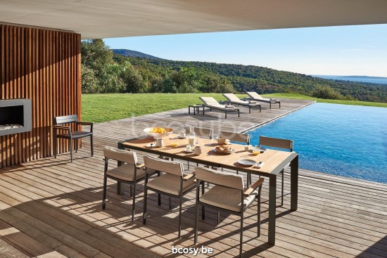 Diphano Alexa rechthoekige verlengbare tuintafels in aluminium en tafelblad in teak 220-280x96 Aluminium Lava.