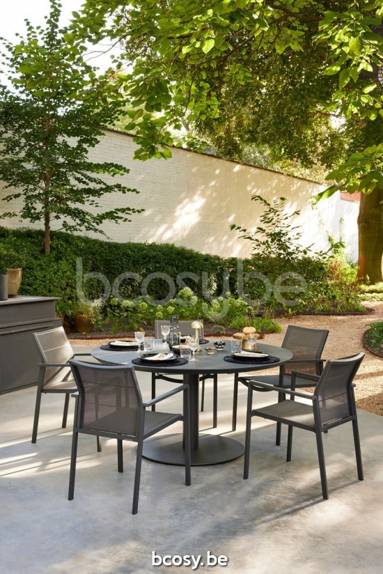 Diphano Alexa ronde tuintafel 148xR Aluminium Lava Frame Tafelblad Trespa Zwart 13 mm.