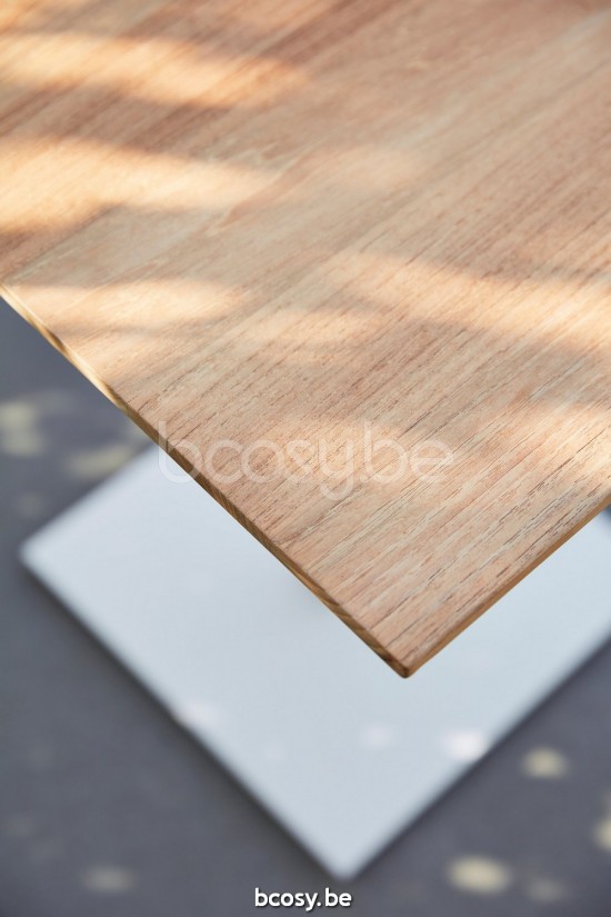 Diphano Alexa bistrotafel D (75x70) Aluminium Wit Frame Tafelblad Naturel Teak.