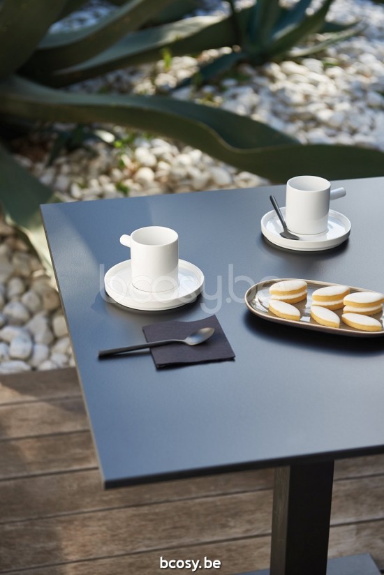 Diphano Alexa bistrotafel D (75x70) Aluminium Lava Frame Tafelblad Trespa Zwart 13 mm.