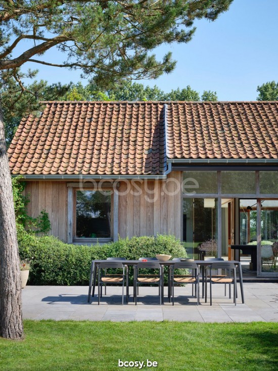 Diphano Icon tuintafel 292x104 Aluminium Lava Frame Tafelblad keramisch Coal Black 6 mm opgelegd.