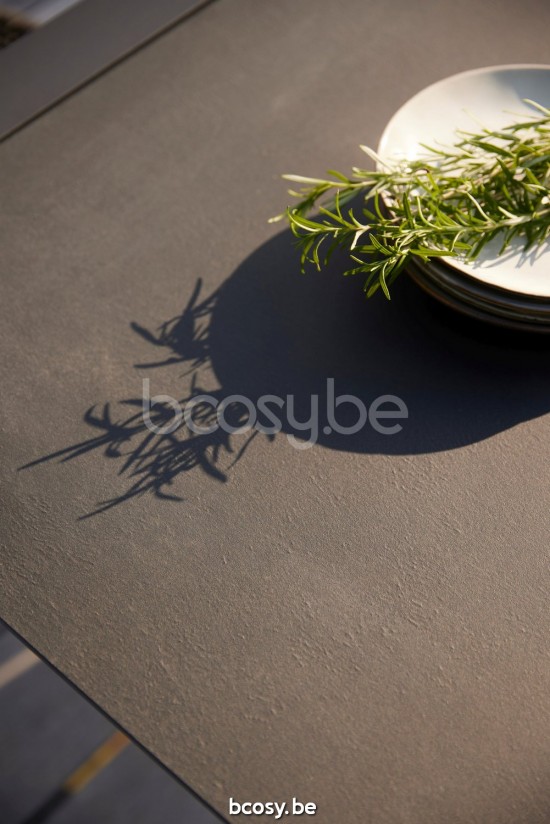 Diphano Selecta tuintafel 160x80 Aluminium Lava Frame Tafelblad keramisch zwart 6 mm ingelegd.