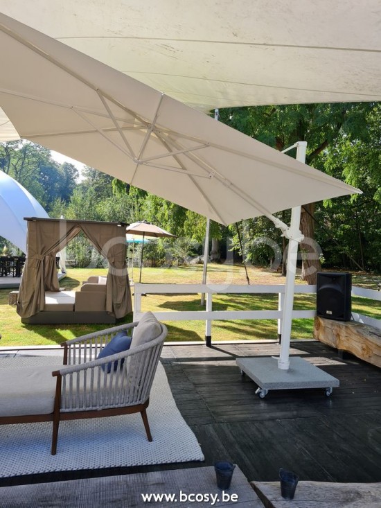 Jardinico AZORE Parasols suspendus deportés pendants décentrés flottants à mât libre décentré.