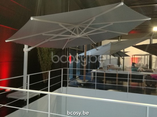 Jardinico JCP303 Ø350 Round Cantilever Parasol Pole White Canopy Ice Sunbrella Plus Marine.
