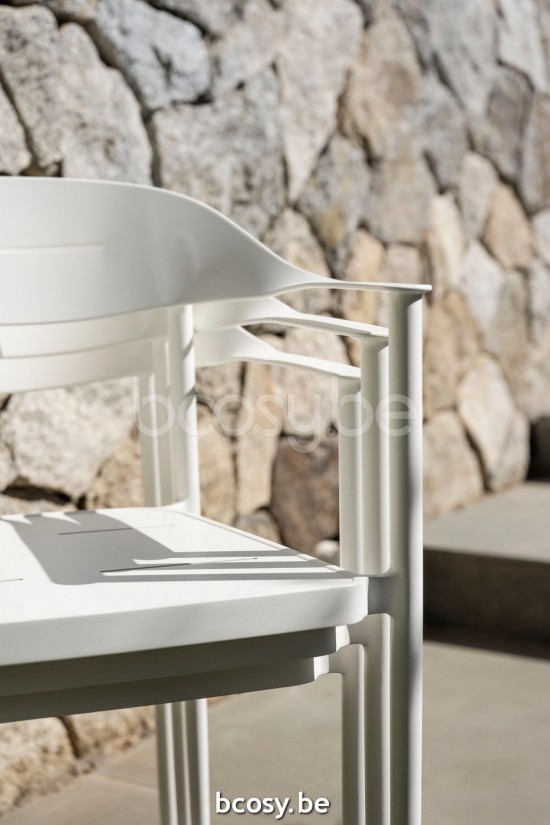  Jardinico KUDOS BISTRO Lehnstuhl - Sessel Schwarz Matt Pulverbeschichtetes Aluminium.