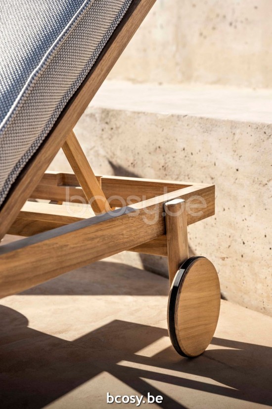 Jardinico NOA Sunlounger teak - artichoke strap Truffle.
