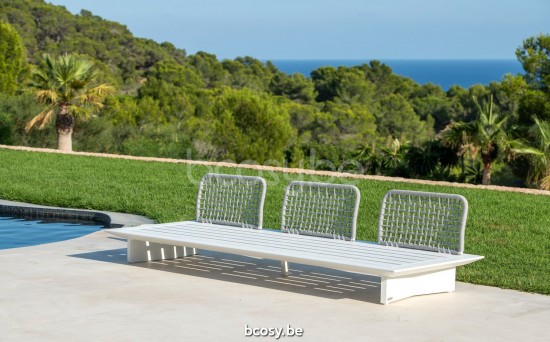 Jati Kebon Arbon Loungebasis 3-zit Wit mat aluminium.
