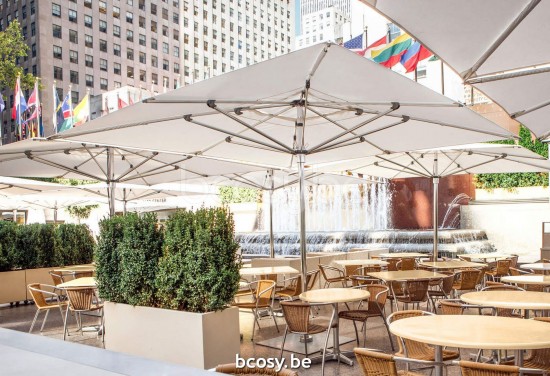 TUUCI Parasols droits à mât central en aluminium.