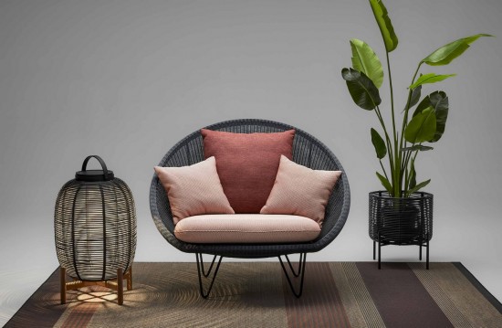 Vincent Sheppard Ivo Pflanzentopf Small Dia 29x36h Rahmen aus Schwarz Stahl Schwarz Flechtwerk Polyethylen.