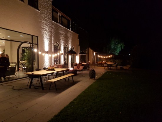 Vincent Sheppard Matteo Bank 265x40 Rahmen aus Schwarz Aluminium Tischplatte Unbehandelt Teakholz.