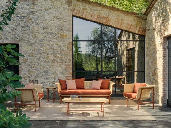 Vincent Sheppard Wicked Lounge Stuhl Rahmen aus Terrakotta Aluminium Natürlich Flechtwerk Polyethylen.