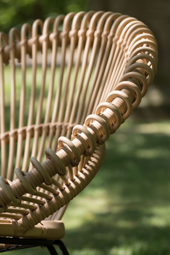 Vincent Sheppard Roy Aussen Kokon gartenstuhl gartenstuehle Rahmen aus Schwarz Stahl Kamel Flechtwerk Polyethylen.
