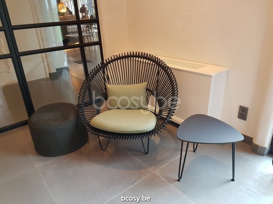 Vincent Sheppard Roy fauteuils de jardin cocoon cadre en Acier Noir Cordon en osier Noir Polyéthylène.