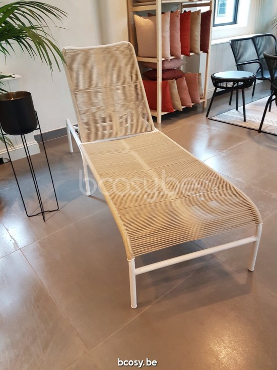 Vincent Sheppard Loop Bain de soleil Cadre en Aluminium Blanc dune Corde Blanc dune Polypropylène.