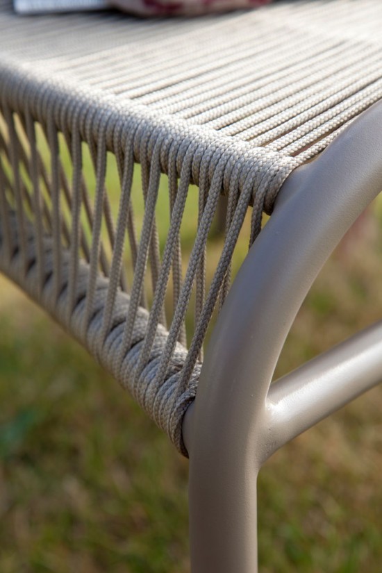 Vincent Sheppard Loop Gartensitzkissens puffs Gartenschemel Rahmen aus Taupe Aluminium Taupe Gehäkelte Kordel Polypropylen.