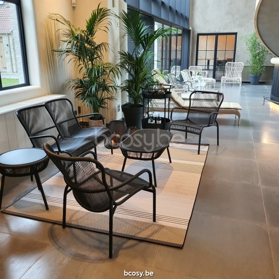 Vincent Sheppard Loop Lounge Chair schwarz Loop Sofa Rahmen aus Schwarz Aluminium Schwarz Flechtwerk Polyethylen.