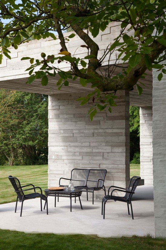 Vincent Sheppard LOOP Sofa Loop Sofa Rahmen aus Schwarz Aluminium Schwarz Flechtwerk Polyethylen.