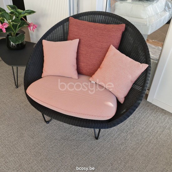 Vincent Sheppard Gipsy fauteuils de jardin cocoon cadre en Acier Noir Tressage Noir Polyéthylène.