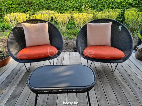 Vincent Sheppard GIPSY Esstischstuhl Gipsy Cocoon Black Hairpin Base Rahmen aus Schwarz Stahl Schwarz Flechtwerk Polyethylen.