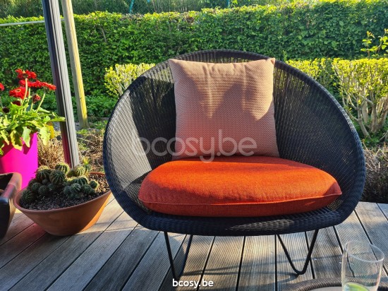 Vincent Sheppard Gipsy fauteuils de jardin cocoon cadre en Acier Noir Tressage Noir Polyéthylène.