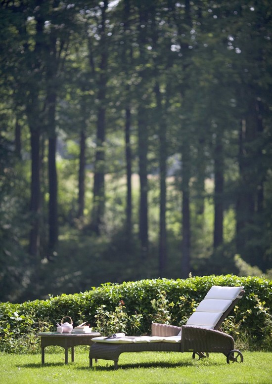 Vincent Sheppard Dovile Sonnenliege mit Armlehnen Taupe Lloyd Loom.