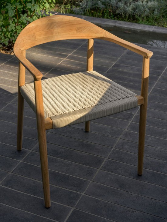 Vincent Sheppard Fika Tuinarmstoelen Onbehandeld teakhout frame Flax Touw Polypropyleen.