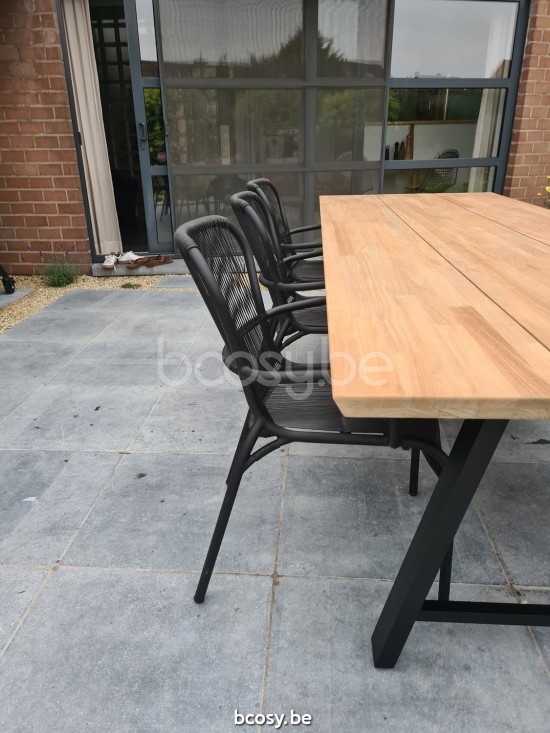 Vincent Sheppard Loop garden outdoor dining armchairs Black Aluminium frame Black Wicker Polyethylene.