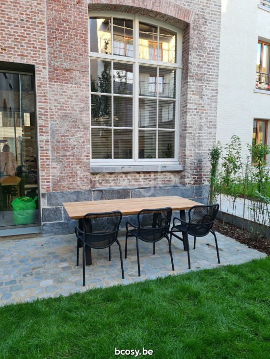 Vincent Sheppard Loop fauteuils de jardin avec accoudoirs cadre en Aluminium Noir Tressage Noir Polyéthylène.