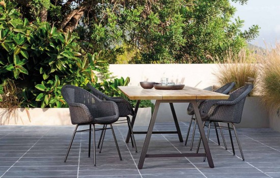 Vincent Sheppard Chaise Edgard base A acier Edgard Chaise cadre en Acier A Revêtement en poudre noir Tressage Noir Polyéthylène.