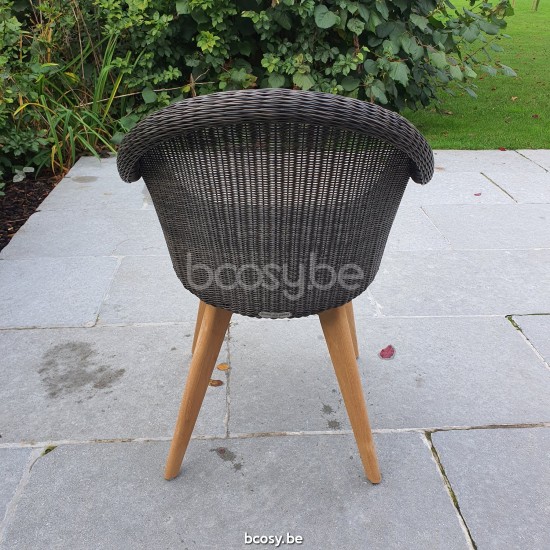 Vincent Sheppard Edgard Stuhl Teakholz Basis Edgard Stuhl Rahmen aus Unbehandelt Teakholz Mokka Flechtwerk Polyethylen.