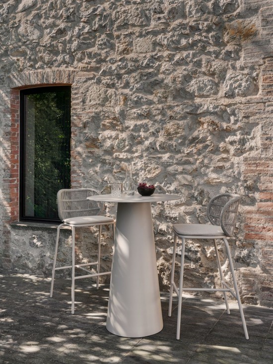 Vincent Sheppard Kodo Tabouret de bar Cadre en Aluminium Blanc dune Corde Blanc dune Polypropylène.