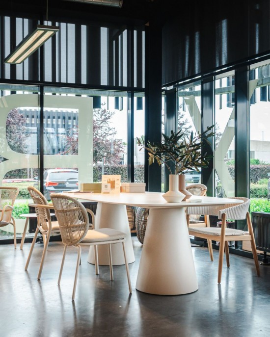 Vincent Sheppard Sandro 280x120 Table de Jardin Cadre en Aluminium Blanc dune dessus de table Céramique Portland.