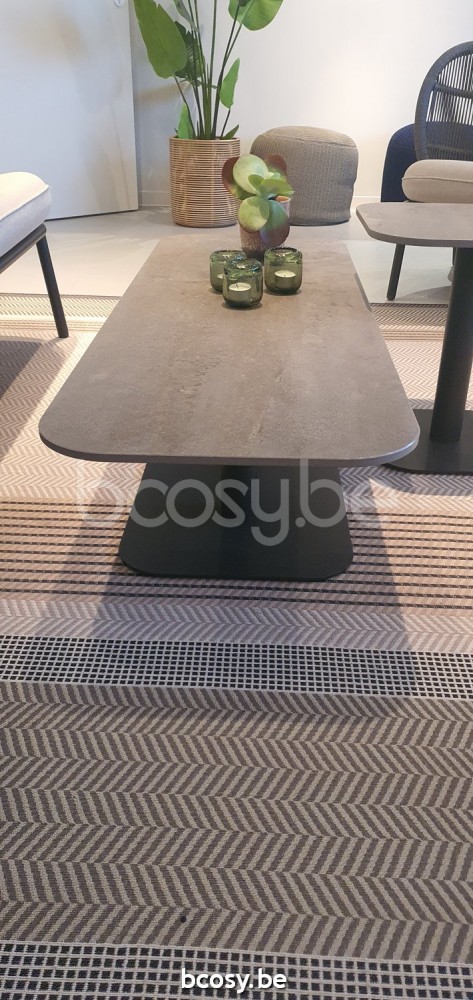 Vincent Sheppard Kodo Garten Beistelltisch Rahmen aus Fossil Grau Aluminium Tischplatte Flint Keramik.