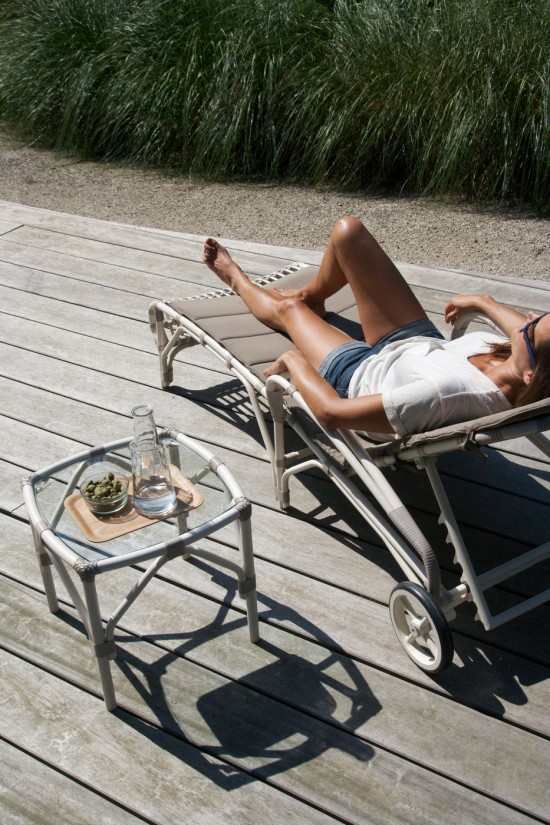 Vincent Sheppard Table d'appoint Lucy Lucy Table d'appoint de jardin Cordon en osier Blanc cassé Polyéthylène.