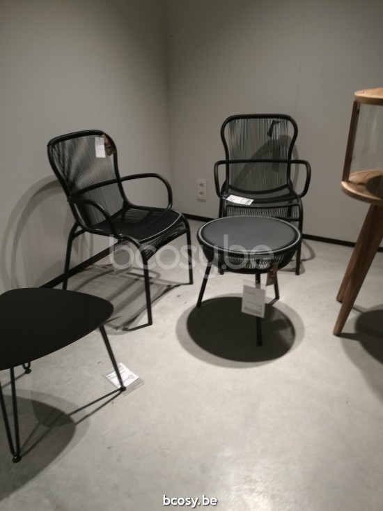 Vincent Sheppard Loop Ronde tuinbijzettafel Zwart Aluminium frame.