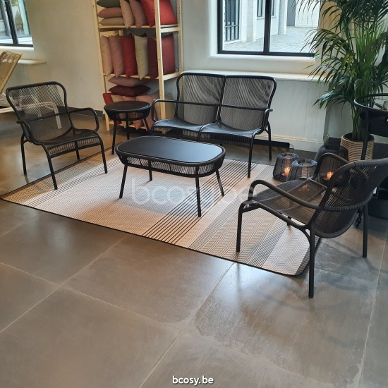 Vincent Sheppard LOOP Table basse noir Loop Table d'appoint de jardin cadre en Aluminium Noir Tressage Noir Polyéthylène.