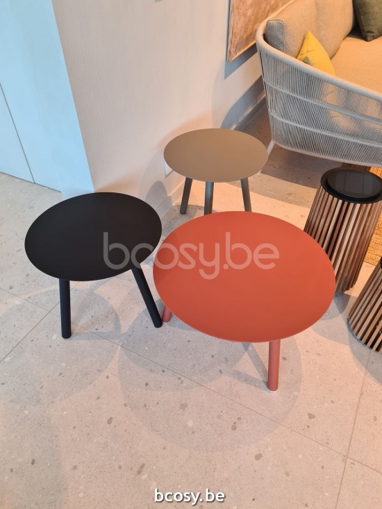 Vincent Sheppard Lilo Rond Table d'appoint ronde de jardin Cadre en Aluminium Noir dessus de table Aluminium Noir.