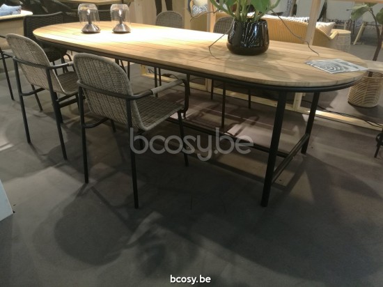 Vincent Sheppard Wicked Tuintafel 250x90 Zwart Aluminium frame.