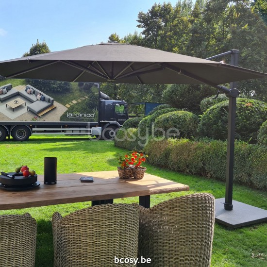 Jardinico ANTEGO 300x300 Quadratischer Freiarmschirm Schwarzer Mast Stoff Walnut Sunbrella.