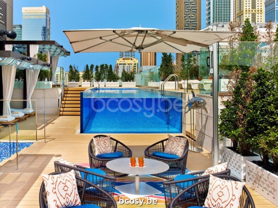 TUUCI vrijstaande zwevende aluminium parasols.