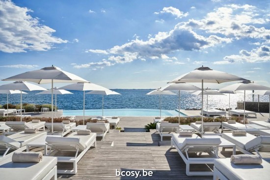 TUUCI Parasols droits à mât central en aluminium.